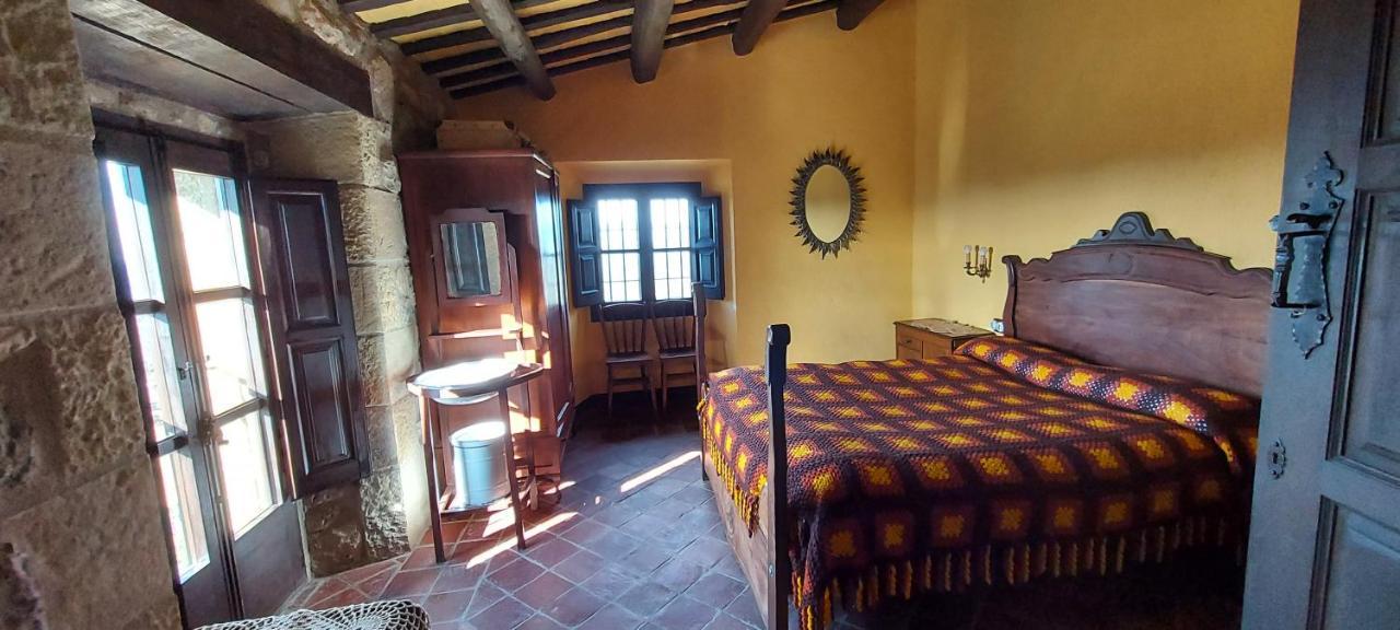 Castell De Llaes Villa Exterior foto